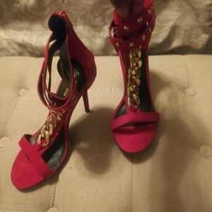 Red and Gold Chain Heel